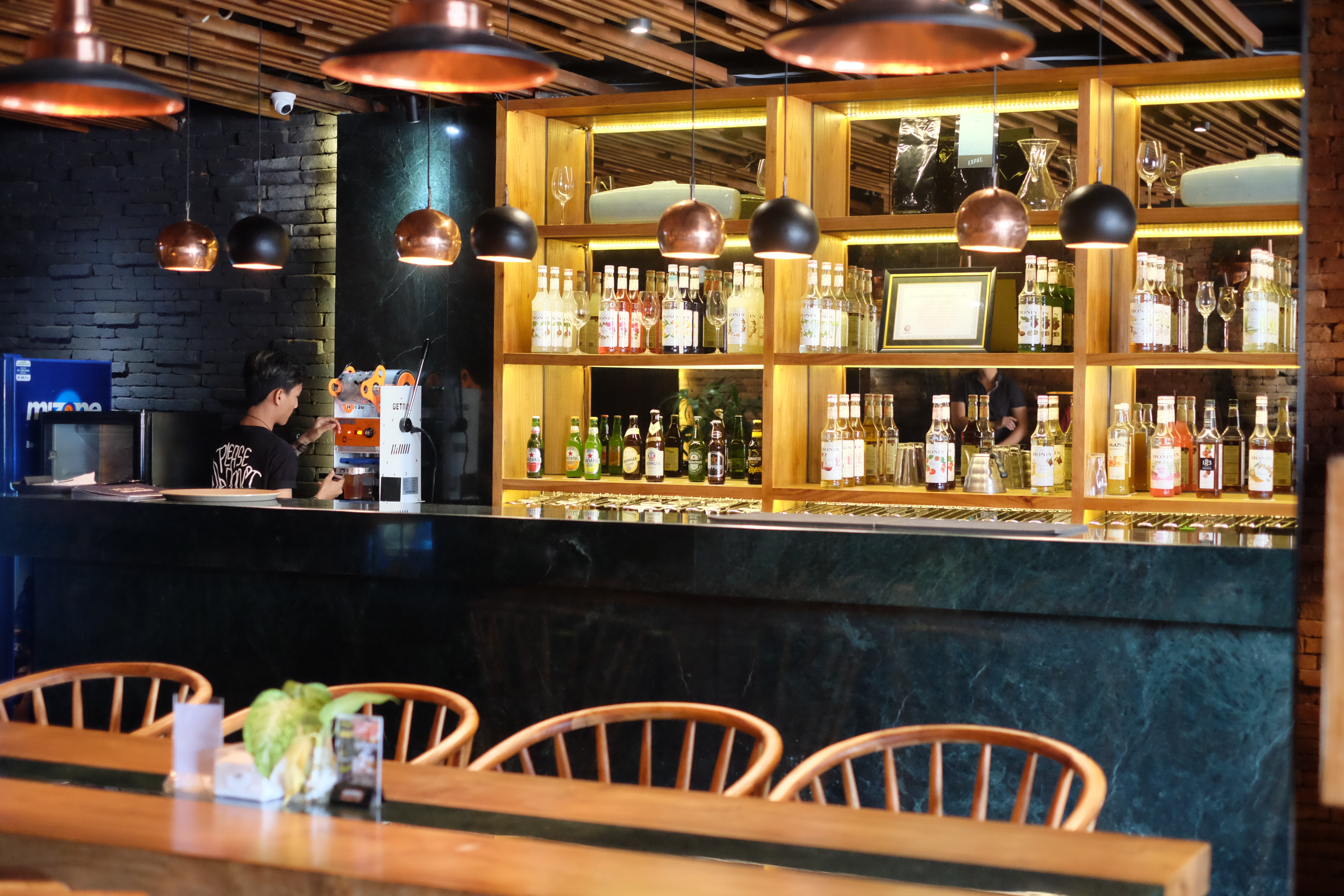 visavis kitchen and bar bali